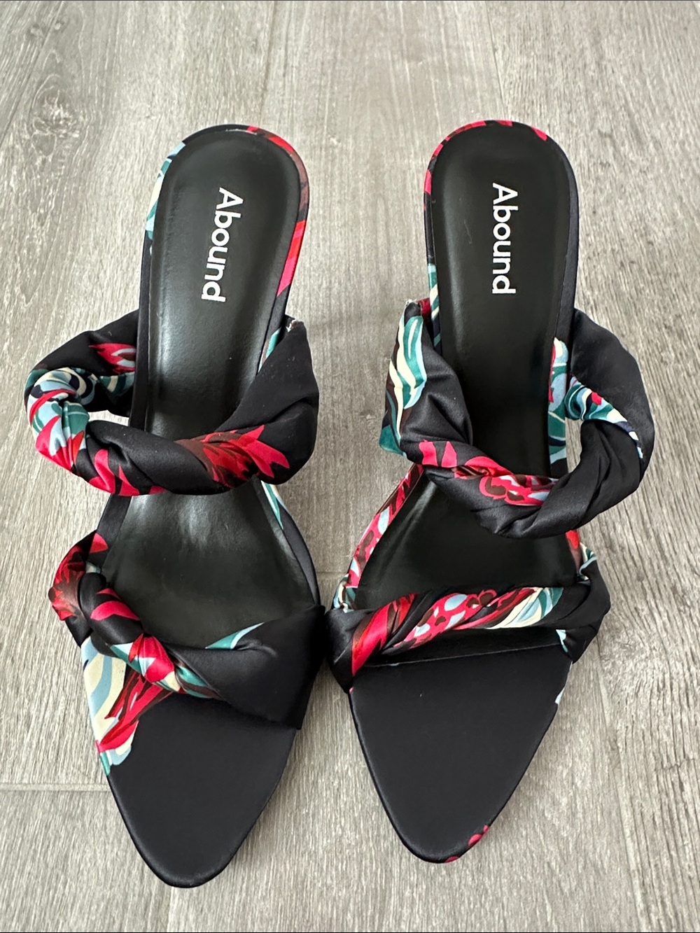 New Abound Black Fabric Floral Slide Mules. Size 8.